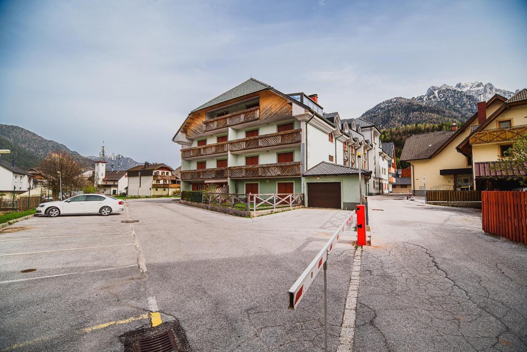 Apartments Slavec With Free Onsite Parking Кранська Гора Екстер'єр фото