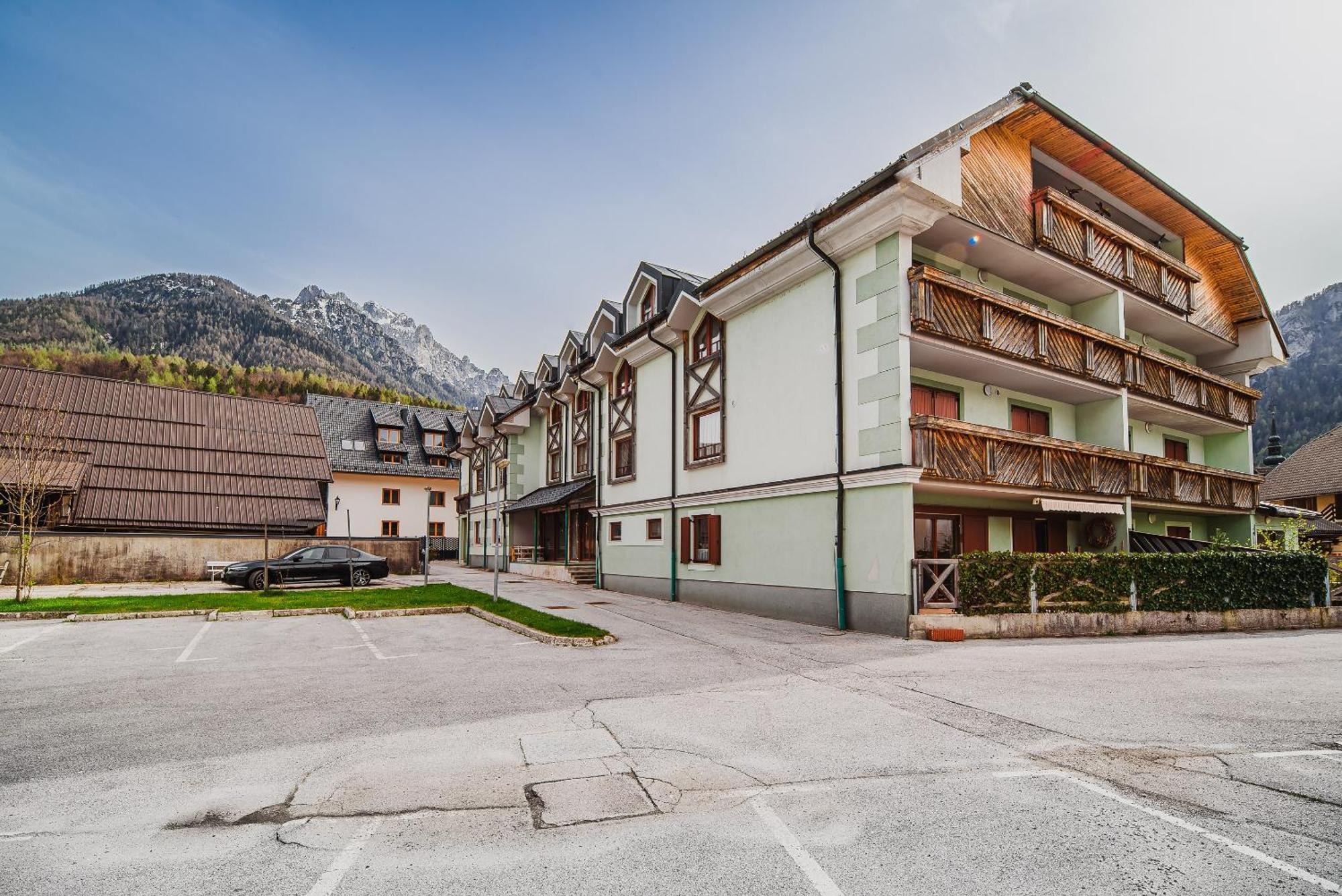 Apartments Slavec With Free Onsite Parking Кранська Гора Екстер'єр фото