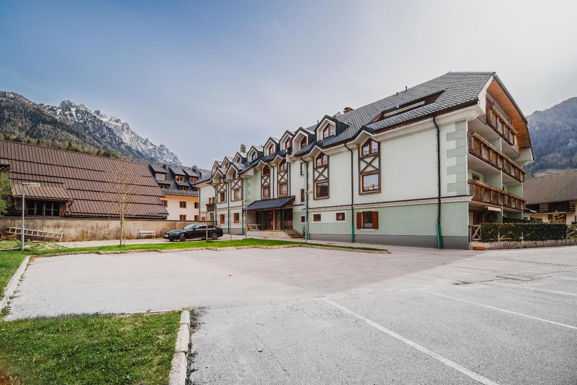 Apartments Slavec With Free Onsite Parking Кранська Гора Екстер'єр фото